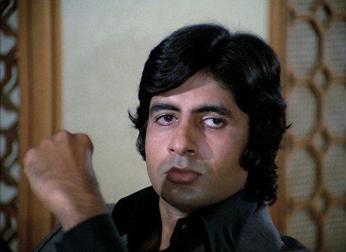 Deewaar-1975.1080p.BluRay.Rip.x264.DTS.5.1.ESub-DUS-IcTv.mkv_snapshot_02.03.50.542.jpg