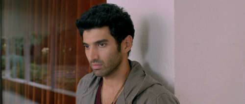Aashiqui-2-2014-1080p-BlurayRip-x264-DTS-HDMA-5.1-DusIctv.mkv_20210518_214412.965.png