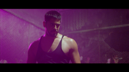 Brothers-2015-1080p-Bluray-Remux-AVC-DTSHD-MA-5.1-DusIctv.mkv_20210519_175901.466.png