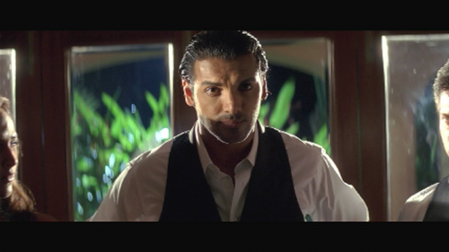 Dhoom-2004-1080p-Bluray-Remux-AVC-DTSHD-MA-5.1-DusIctv.mkv_20210529_202249.037.png