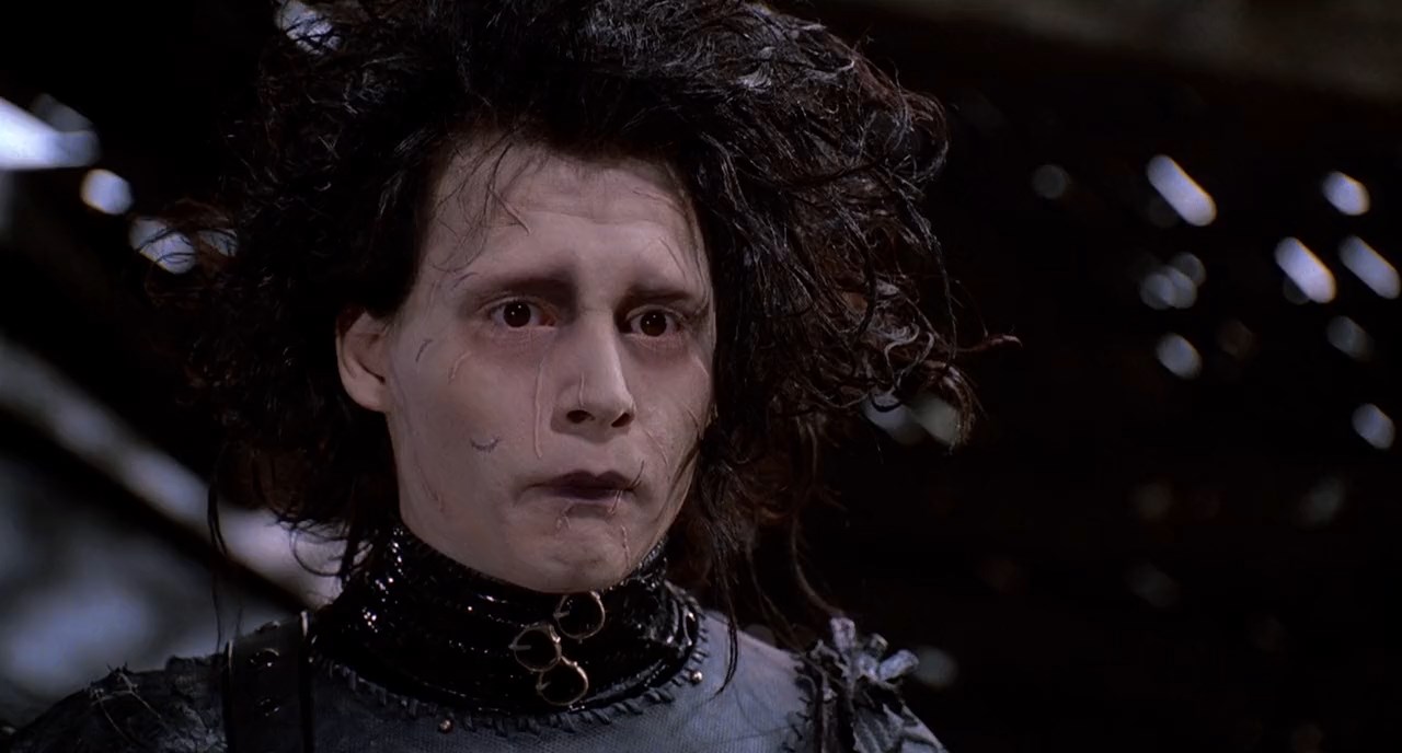 Edward-Scissorhands-1990-Telugu-Dubbed-Movie-Screen-Shot-3.jpeg