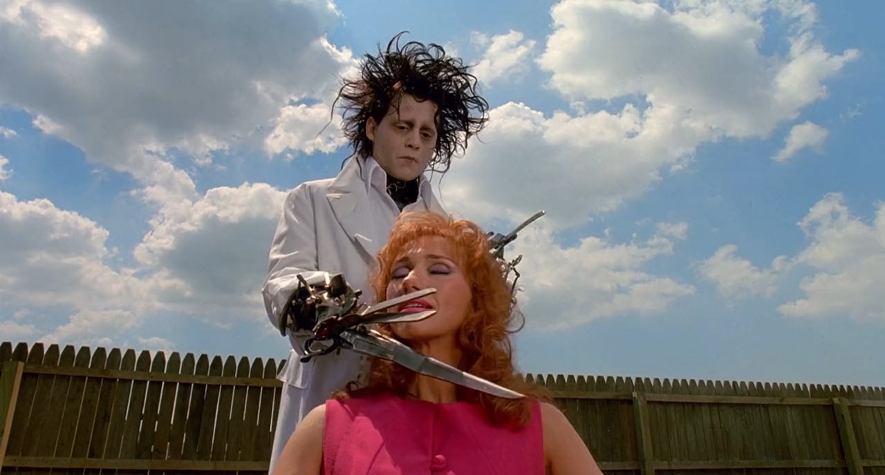 Edward-Scissorhands-1990-Telugu-Dubbed-Movie-Screen-Shot-5.jpeg