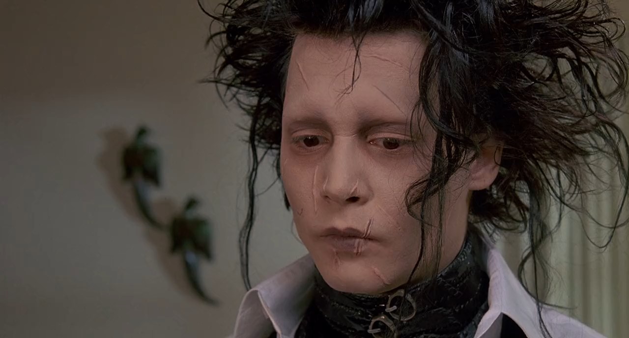 Edward-Scissorhands-1990-Telugu-Dubbed-Movie-Screen-Shot-6.jpeg