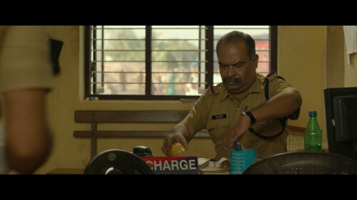 Thondimuthalum-Driksakshiyum-2017-1080p-Blu-ray-Remux-AVC-DTS-MA-5.1-kysrze.mkv_snapshot_00.33.30.125.jpg