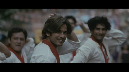 Kaminey-2009-1080p-BluRay-Remux-AVC-DTS-MA-5.1---Kysrze.mkv_snapshot_00.10.52.625.jpg