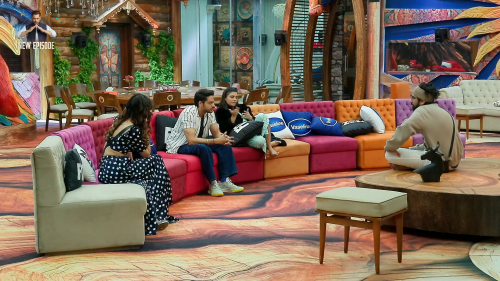 Bigg-Boss.2025.S19E82.Day.81.1080p.WEB-DL.H.264.AAC.2.0-JA-.mkv_screenshot_01.png